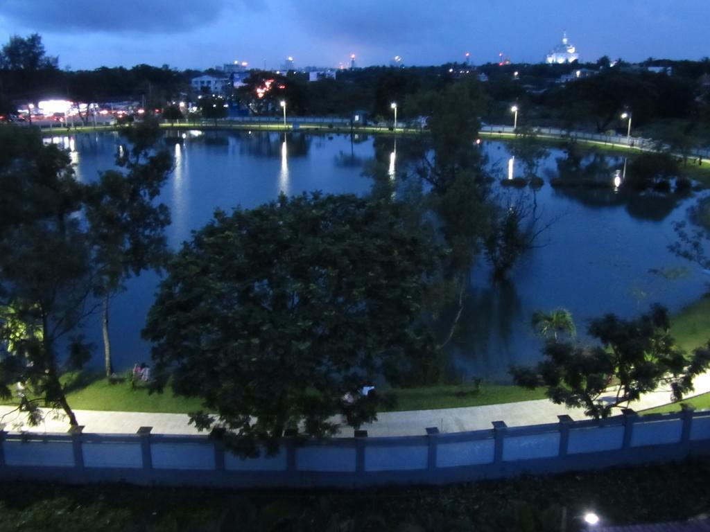 Galaxy Hotel Yangon Dış mekan fotoğraf