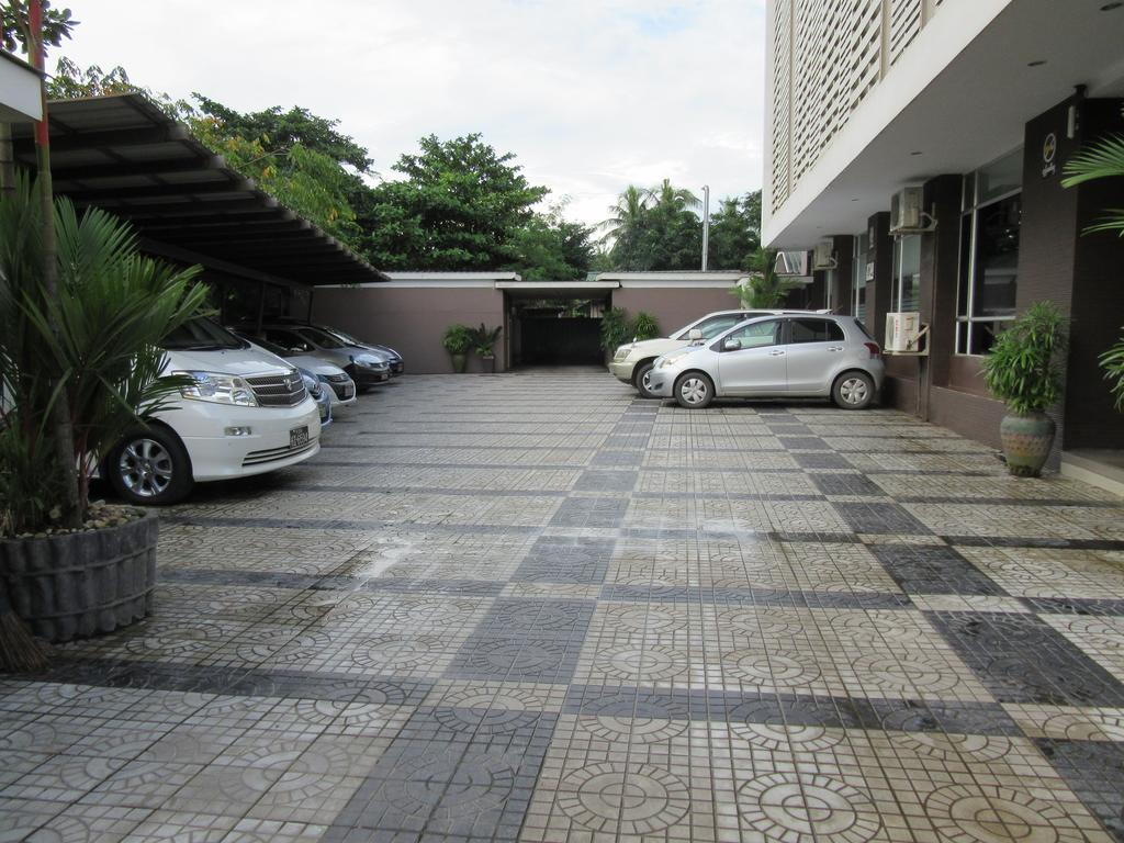 Galaxy Hotel Yangon Dış mekan fotoğraf