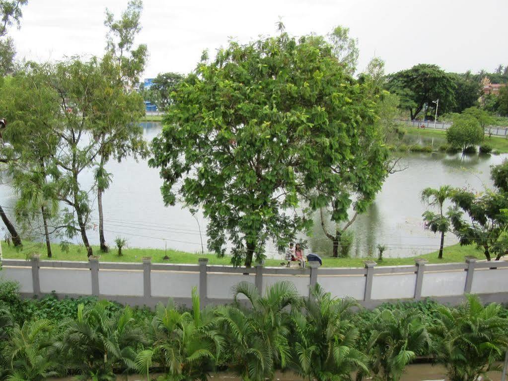 Galaxy Hotel Yangon Dış mekan fotoğraf